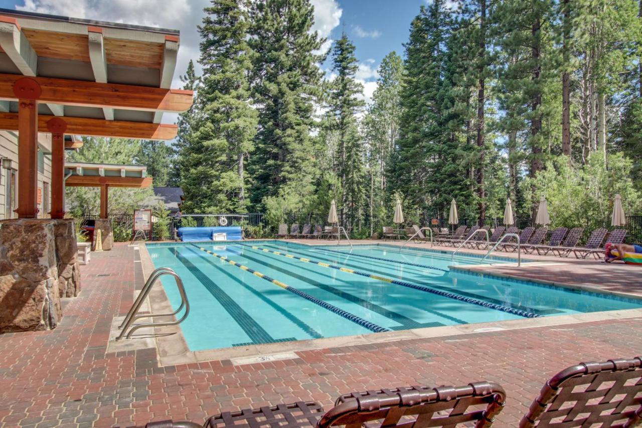 Starry Aspen Grove Hotel Truckee Exterior photo