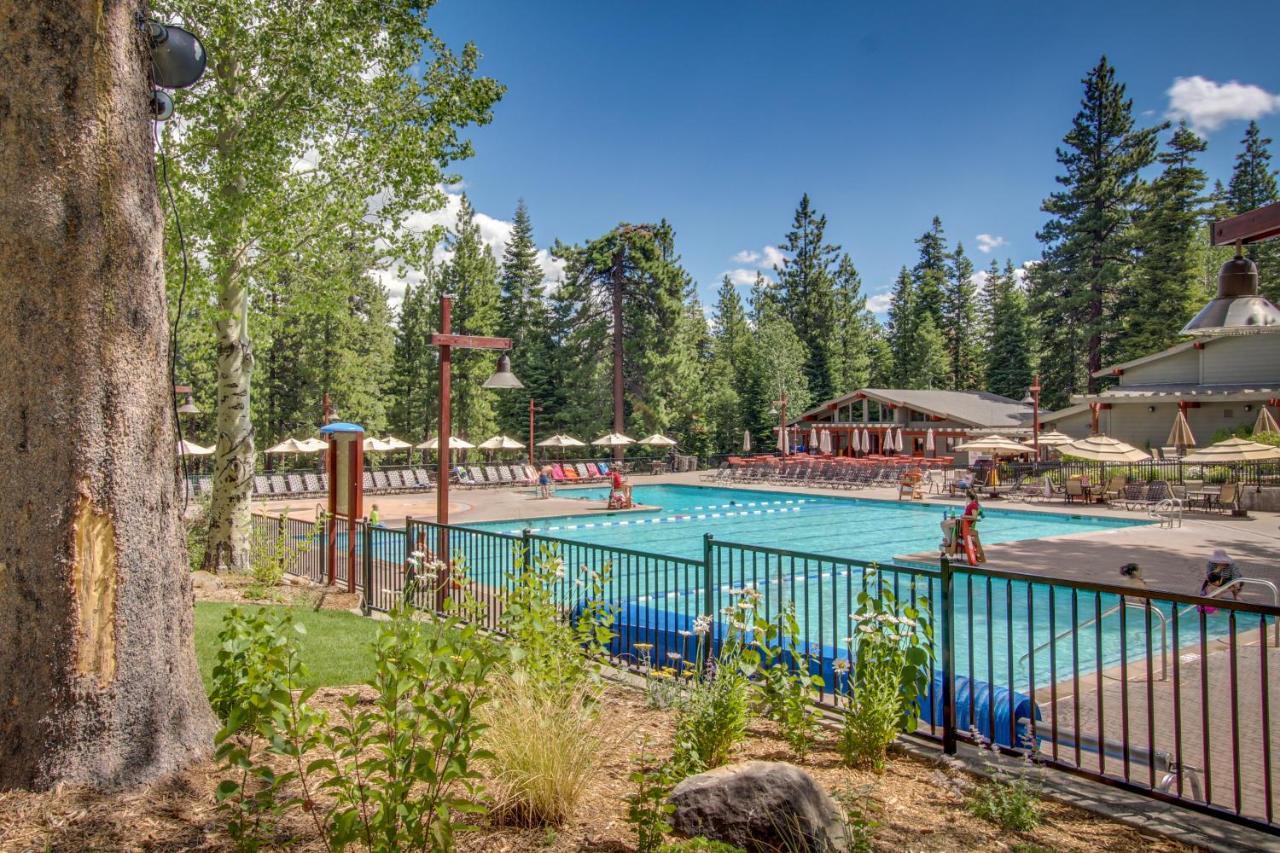 Starry Aspen Grove Hotel Truckee Exterior photo